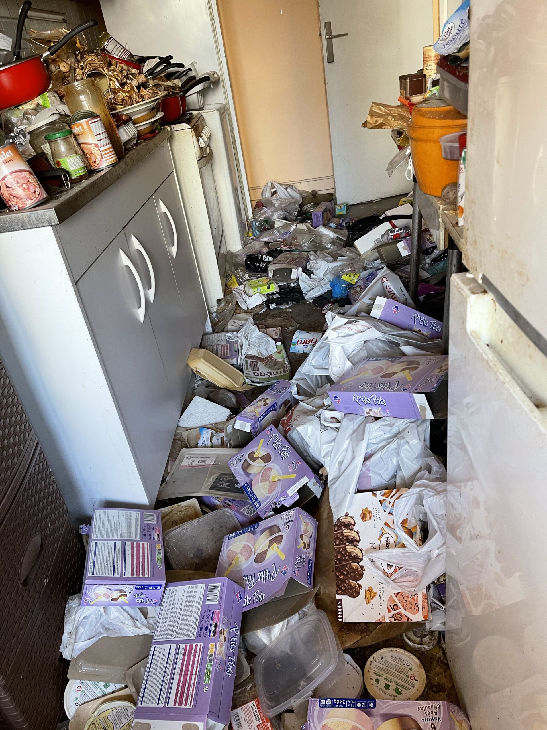 Équipe Novalia Services en pleine intervention nettoyage syndrome de Diogène à Bolbec en Seine-Maritime